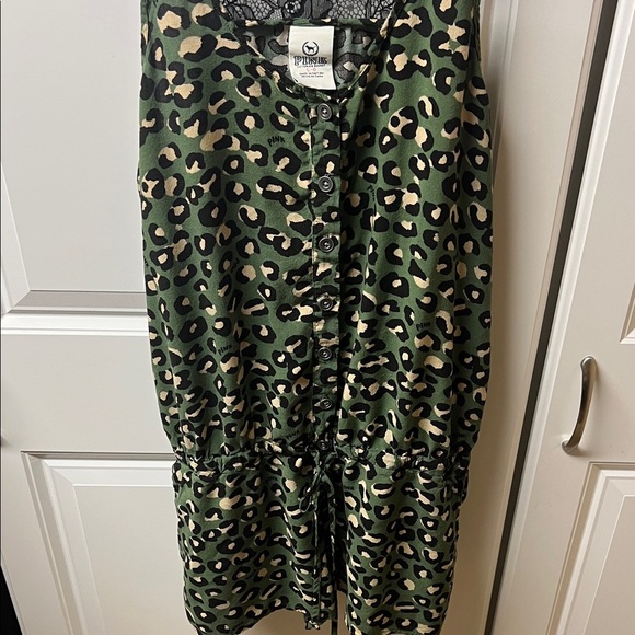 PINK Victoria's Secret Green Leopard Sleeveless Romper, Large, Lace - Picture 3 of 4